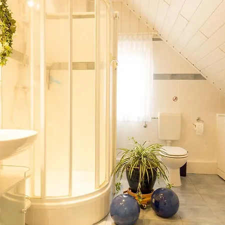 Deutsche Messe - Private & - Agency Homestay