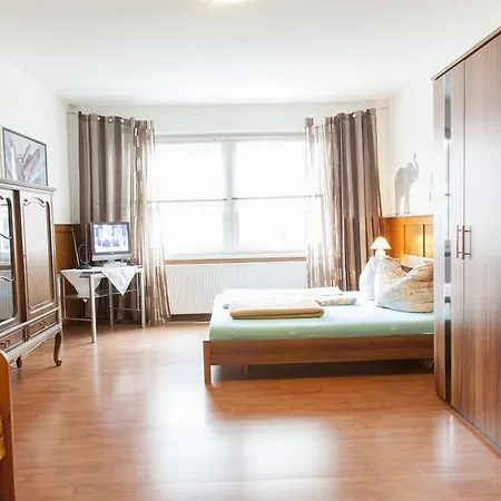 Deutsche Messe - Private & - Agency Homestay *