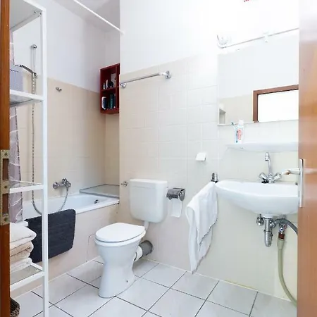 Deutsche Messe - Private & - Agency Homestay *